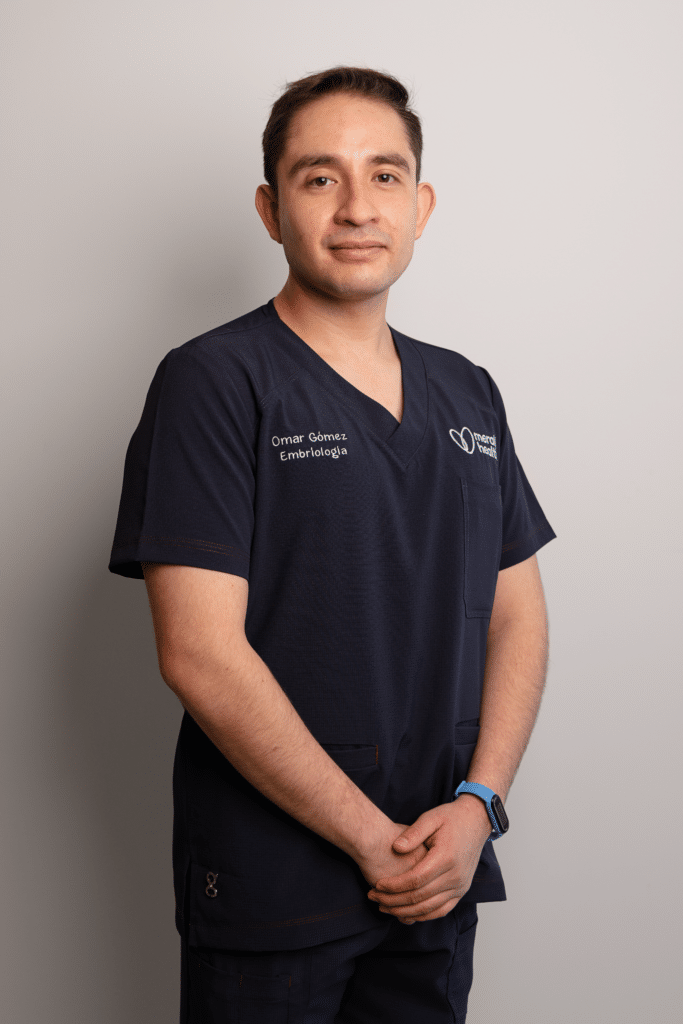 Omar Gómez Embriólogo de la Clínica de reproducción Meraki Health